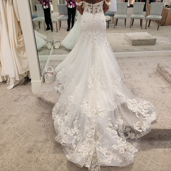 Wedding dress - Picture 3 of 3